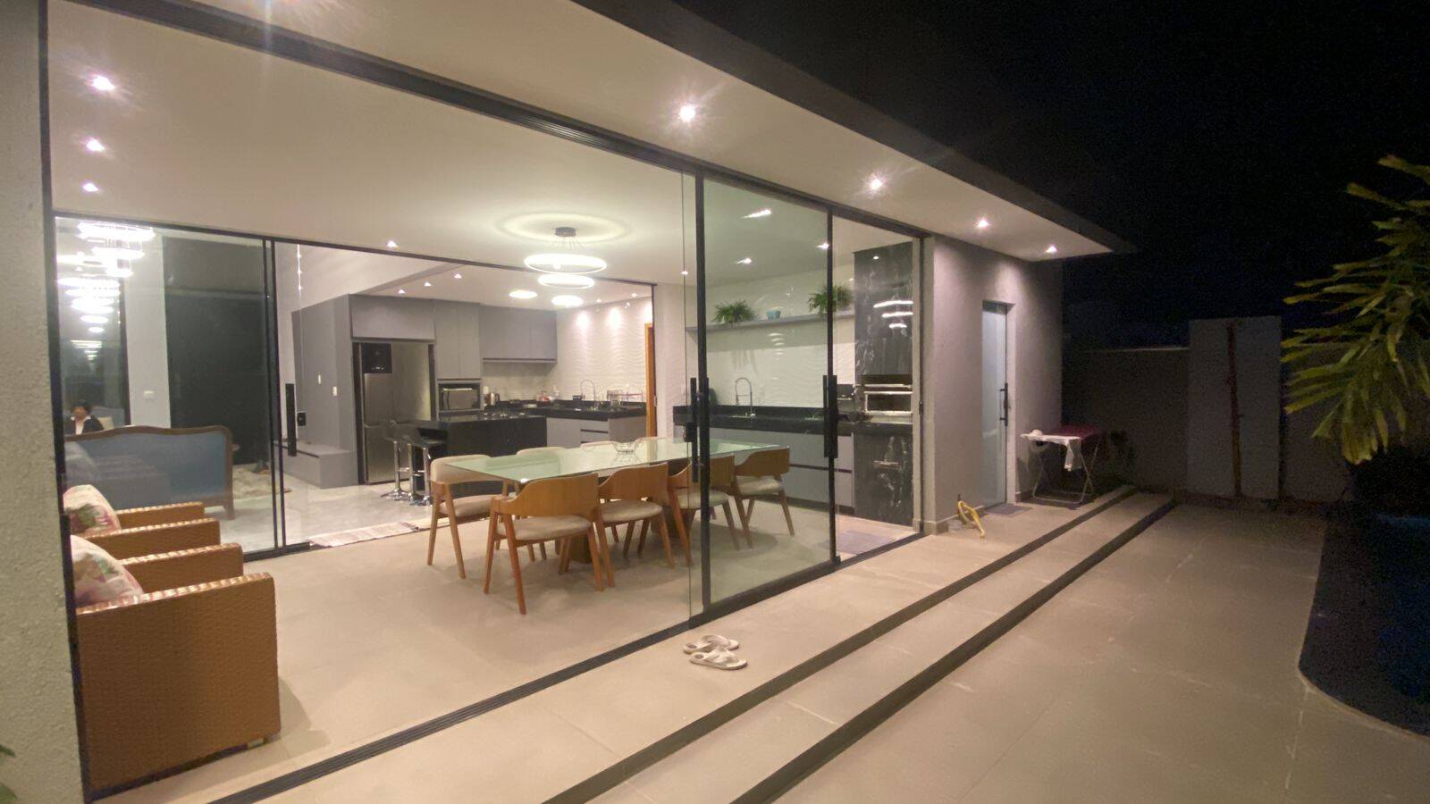 Casa, 4 quartos, 245 m² - Foto 2